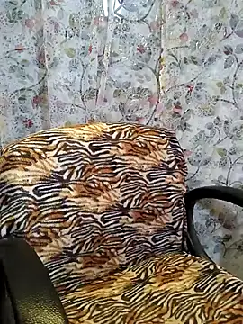 Snapshot of kindar-joy chatting on 10.07.25 kindar-joy online show from 10.07.25