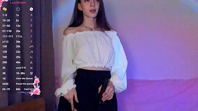 Snapshot of EvaBradley chatting on 10.03.25 EvaBradley online show from 10.03.25