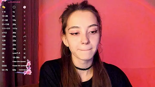 Snapshot of EvaBradley chatting on 10.08.25 EvaBradley online show from 10.08.25