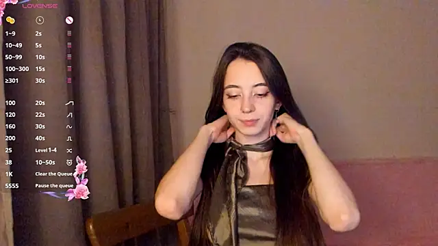 Snapshot of EvaBradley chatting on 10.14.25 EvaBradley online show from 10.14.25