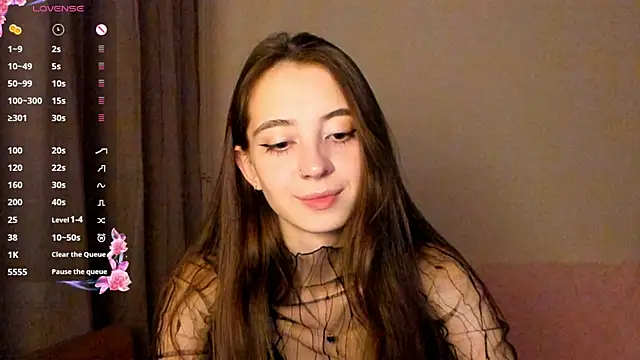 Snapshot of EvaBradley chatting on 10.20.25 EvaBradley online show from 10.20.25