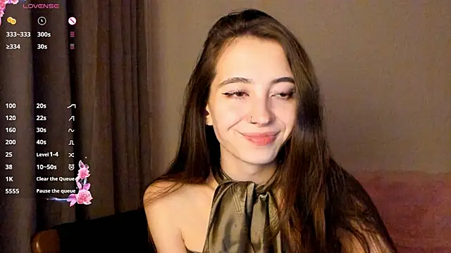 Snapshot of EvaBradley chatting on 10.23.25 EvaBradley online show from 10.23.25