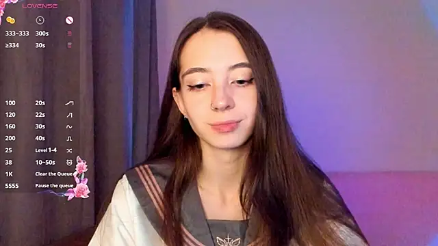 Snapshot of EvaBradley chatting on 10.31.25 EvaBradley online show from 10.31.25