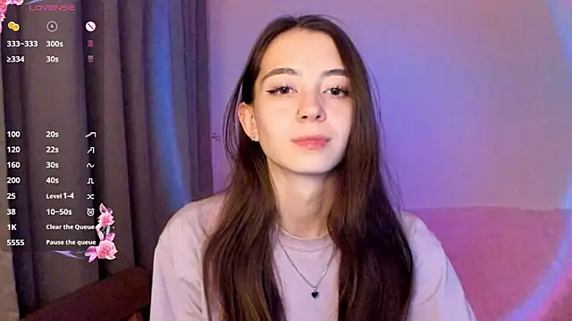 Snapshot of EvaBradley chatting on 11.04.25 EvaBradley online show from 11.04.25