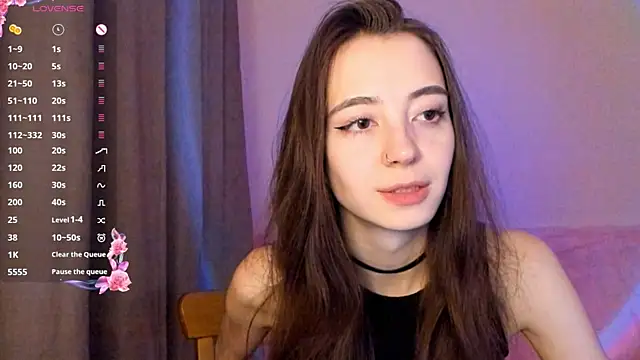 Snapshot of EvaBradley chatting on 11.19.25 EvaBradley online show from 11.19.25