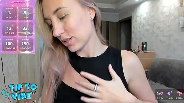 Snapshot of lady_Nati chatting on 12.13.24 lady Nati online show from 12.13.24