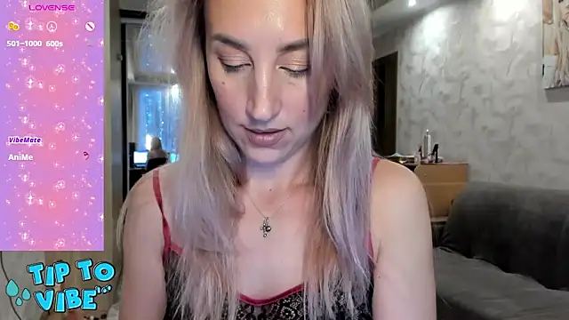 Snapshot of lady_Nati chatting on 12.18.24 lady Nati online show from 12.18.24