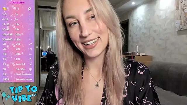 Snapshot of lady_Nati chatting on 12.22.24 lady Nati online show from 12.22.24