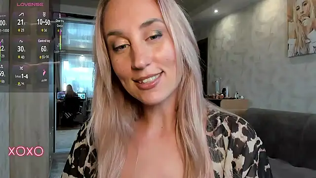 Snapshot of lady_Nati chatting on 09.10.25 lady Nati online show from 09.10.25