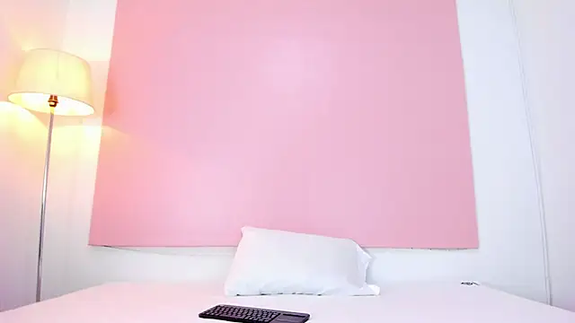 Snapshot of andyylove_jk chatting on 10.20.25 andyylove jk online show from 10.20.25