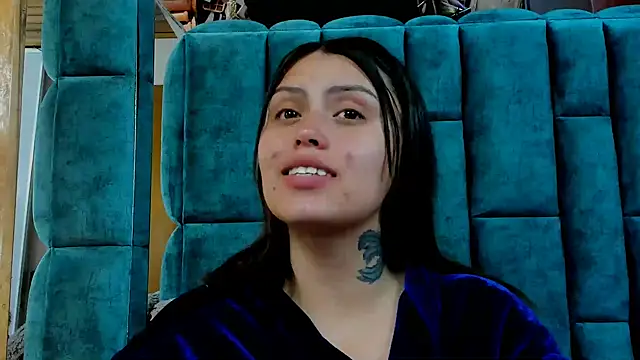 Snapshot of STEFANYVOLKOV chatting on 10.22.25 STEFANYVOLKOV online show from 10.22.25