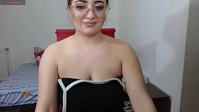 Boom Lora online show from 02.09.25