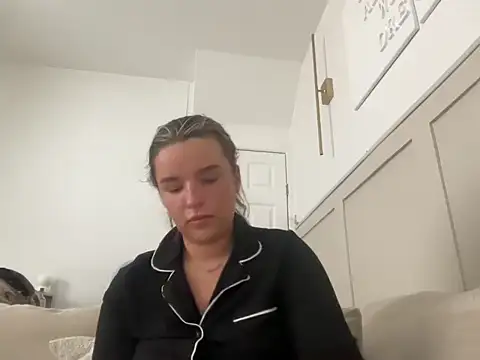 Snapshot of maisiesmithx chatting on 09.17.25 maisiesmithx online show from 09.17.25