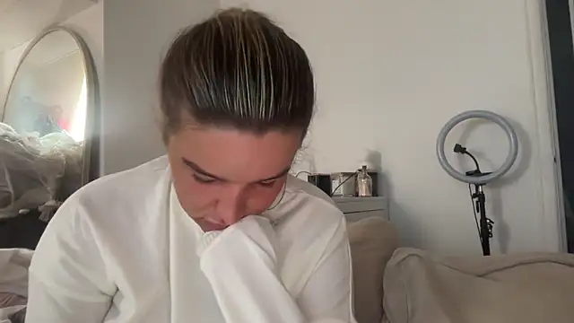 Snapshot of maisiesmithx chatting on 09.24.25 maisiesmithx online show from 09.24.25