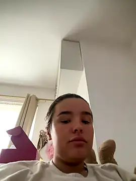 Snapshot of maisiesmithx chatting on 10.08.25 maisiesmithx online show from 10.08.25