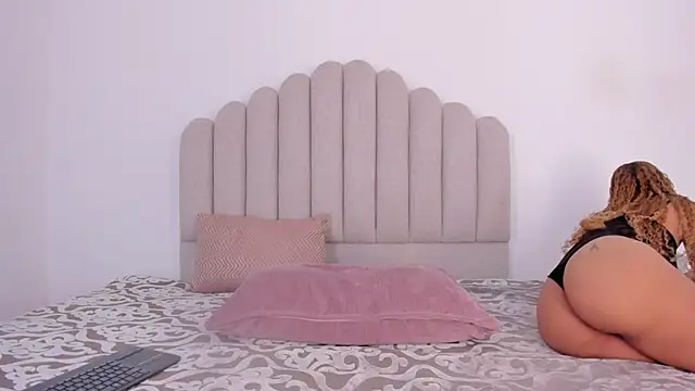 Nikki Angel  online show from 01.23.25