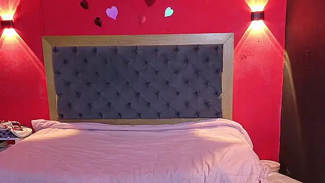 YayaHilton online show from 03.15.26