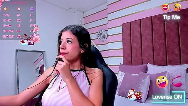 Snapshot of coraltaylor chatting on 01.13.25 coraltaylor online show from 01.13.25