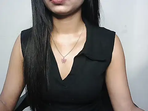 Snapshot of RIYAA_2 chatting on 10.21.25 RIYAA 2 online show from 10.21.25