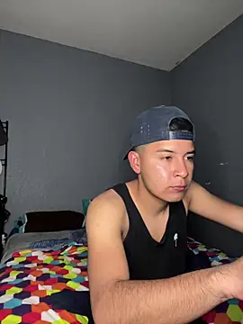 Snapshot of Oscar_Bratz chatting on 12.18.24 Oscar Bratz online show from 12.18.24