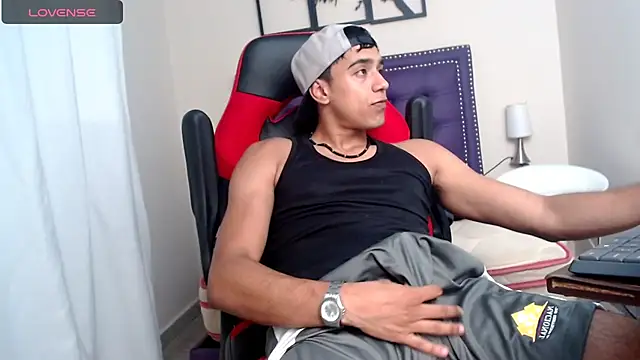 karlgiles  online show from 12.08.24