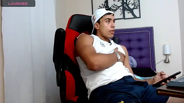 karlgiles  online show from 12.10.24