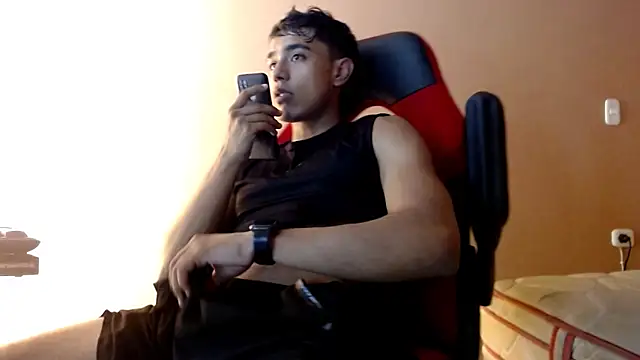 karlgiles  online show from 01.05.25