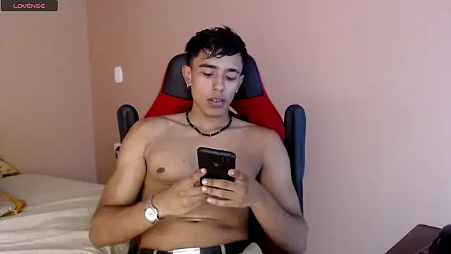 karlgiles  online show from 02.06.25