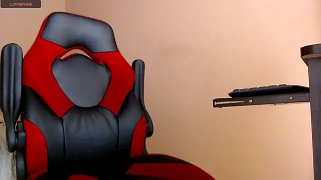 karlgiles  online show from 03.10.25