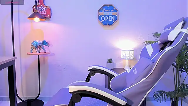 lupeebony online show from 01.12.25