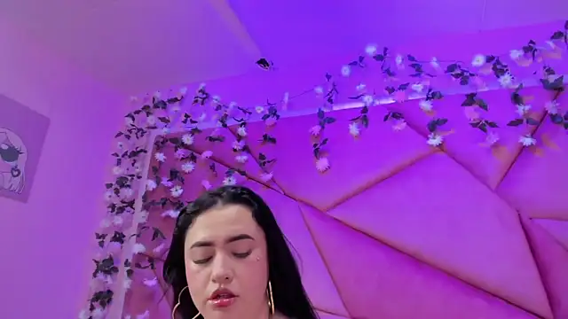 Victoria Rossy online show from 10.29.25