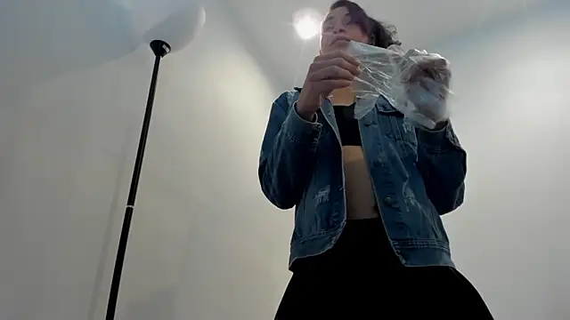 Snapshot of karla_bertulucci chatting on 03.09.25 karla bertulucci online show from 03.09.25