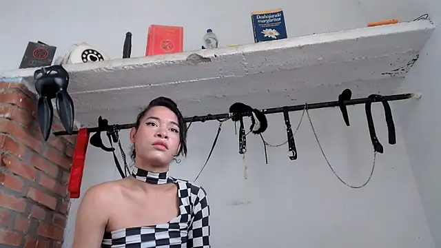 Snapshot of karla_bertulucci chatting on 09.10.25 karla bertulucci online show from 09.10.25