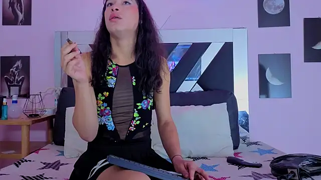 Snapshot of karla_bertulucci chatting on 09.26.25 karla bertulucci online show from 09.26.25