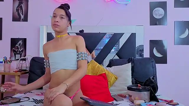 Snapshot of karla_bertulucci chatting on 09.28.25 karla bertulucci online show from 09.28.25