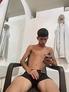 Snapshot of migueyalejo_teens chatting on 05.19.26 migueyalejo teens online show from 05.19.26