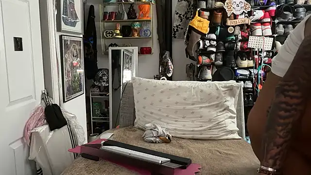 joeytatts66 online show from 02.15.26