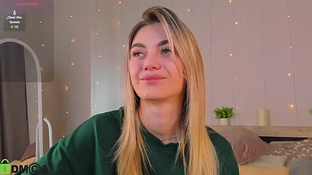 Snapshot of Cherry_Price chatting on 10.19.25 Cherry Price online show from 10.19.25