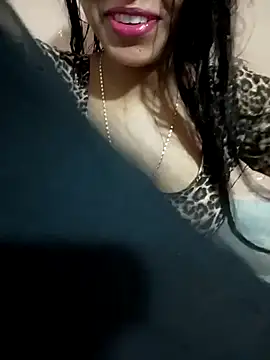 Snapshot of Sania-Love chatting on 02.13.25 Sania-Love online show from 02.13.25