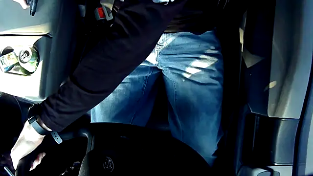 Snapshot of Spunwhiteboy1992 chatting on 10.11.25 Spunwhiteboy1992 online show from 10.11.25