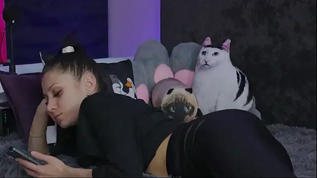 Snapshot of Kathleen_Meow chatting on 12.12.24 Kathleen Meow online show from 12.12.24