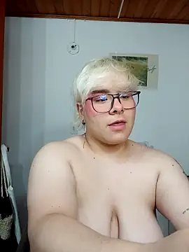 Snapshot of amalia_love chatting on 10.09.25 amalia love online show from 10.09.25