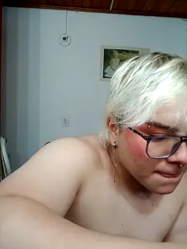 Snapshot of amalia_love chatting on 10.16.25 amalia love online show from 10.16.25