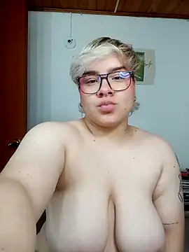 Snapshot of amalia_love chatting on 11.07.25 amalia love online show from 11.07.25