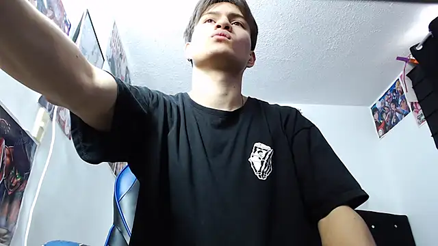 Snapshot of sr_jaeger chatting on 10.15.25 sr jaeger online show from 10.15.25