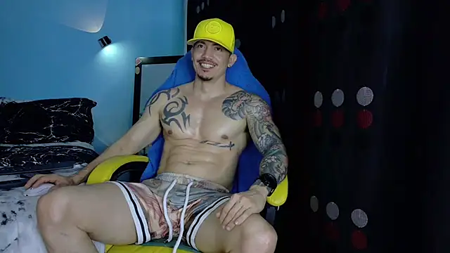 Snapshot of Alex_motta chatting on 05.15.26 Alex motta online show from 05.15.26
