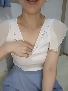 Snapshot of Hana-tan chatting on 07.18.26 Hana-tan online show from 07.18.26