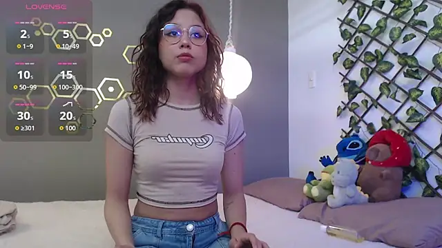 Snapshot of Nikoll_kitten chatting on 10.18.25 Nikoll kitten online show from 10.18.25