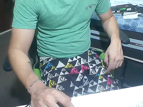 Snapshot of SOLESFETISHBR chatting on 10.03.25 SOLESFETISHBR online show from 10.03.25