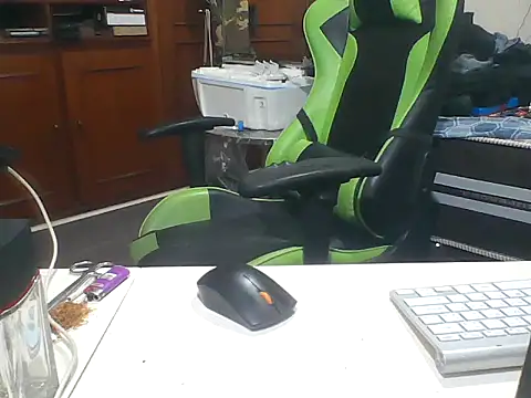 Snapshot of SOLESFETISHBR chatting on 11.10.25 SOLESFETISHBR online show from 11.10.25